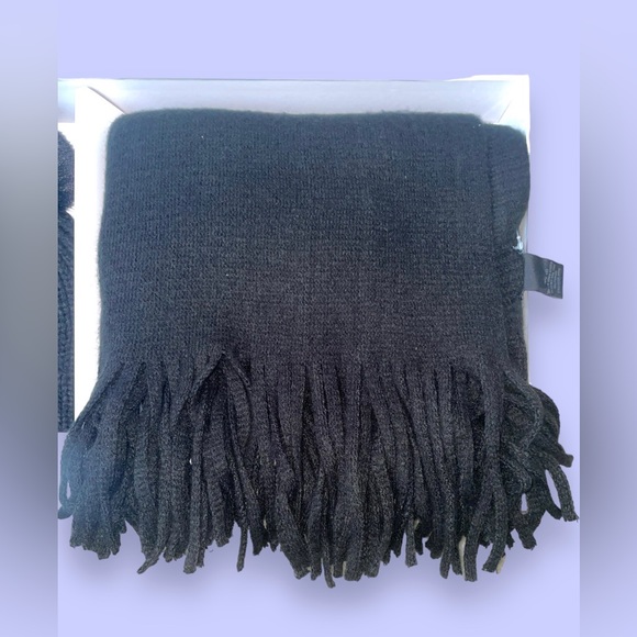 Steve Madden Black Beanie & Scarf Gift Set (NIB) - Picture 4 of 7